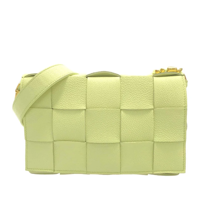 Bottega Veneta Maxi Intrecciato Grained Leather Cassette (SHG-oFXHdg)