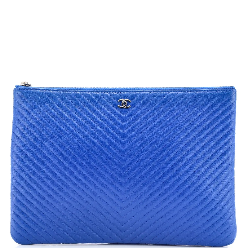 O Case Clutch Chevron Caviar Medium