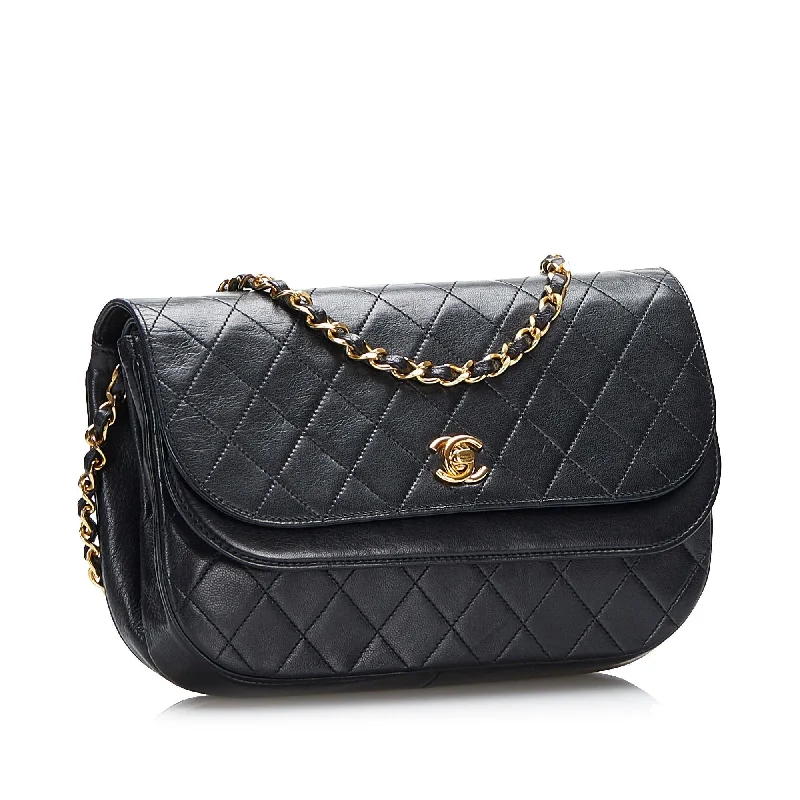 Chanel Matelasse Half Moon Flap Bag (2zbsTu)