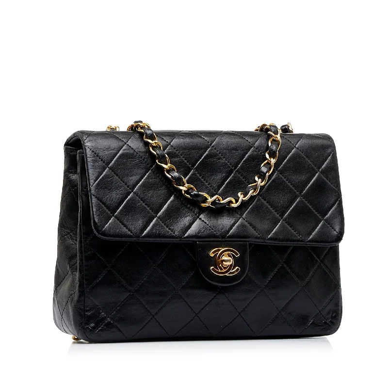 Chanel Medium Classic Lambskin Single Flap Bag (puFpTM)