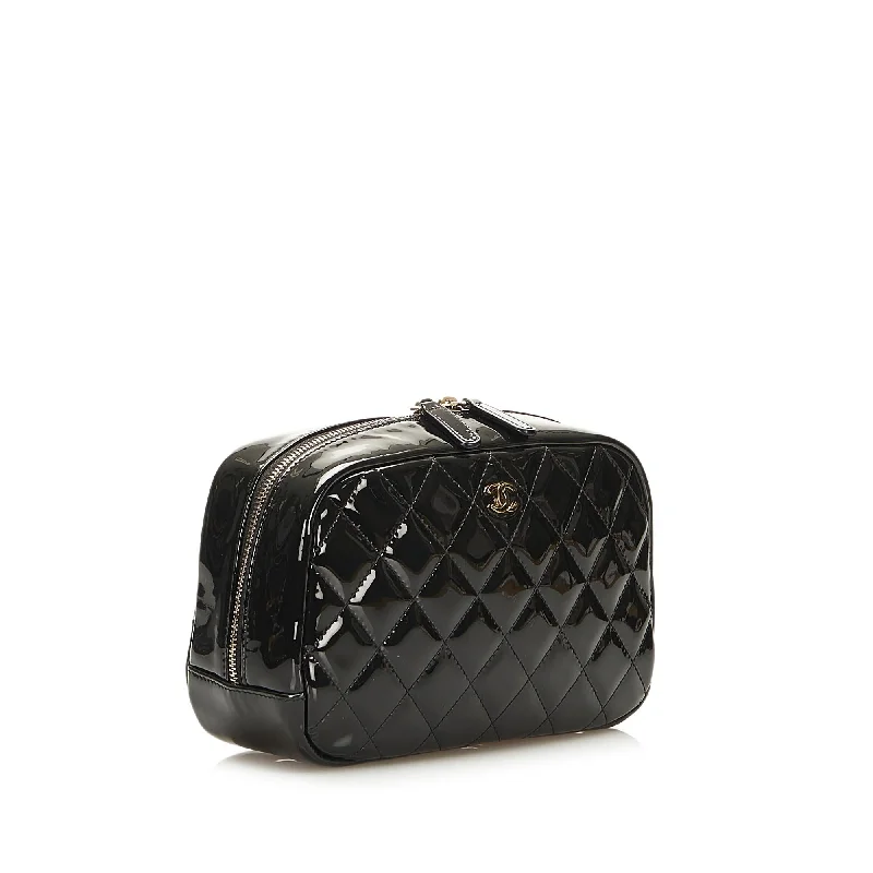 Chanel Medium Curvy Cosmetic Pouch (rMKslc)