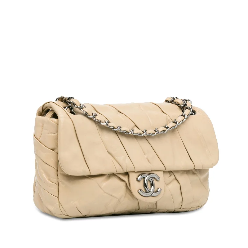 Chanel Medium Glazed Calfskin Twisted Flap (wkrXpk)